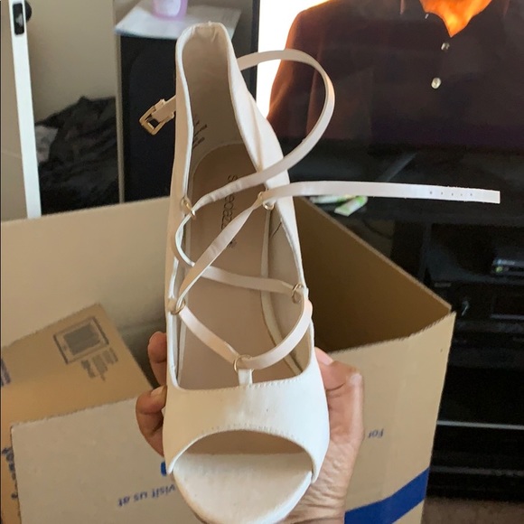 Heels!! For sale!! - Picture 2 of 4